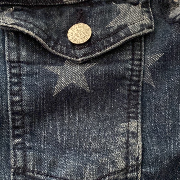 Rock and Republic Gun Show Distress Denim Vest - Picture 4 of 15